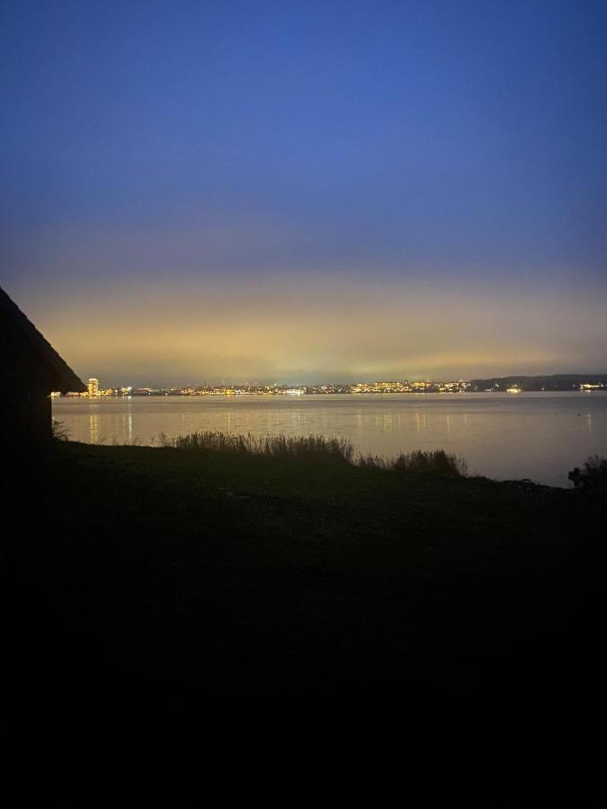 Hytte I Forste Raekke Til Fjord Hotel Holbaek Exterior photo